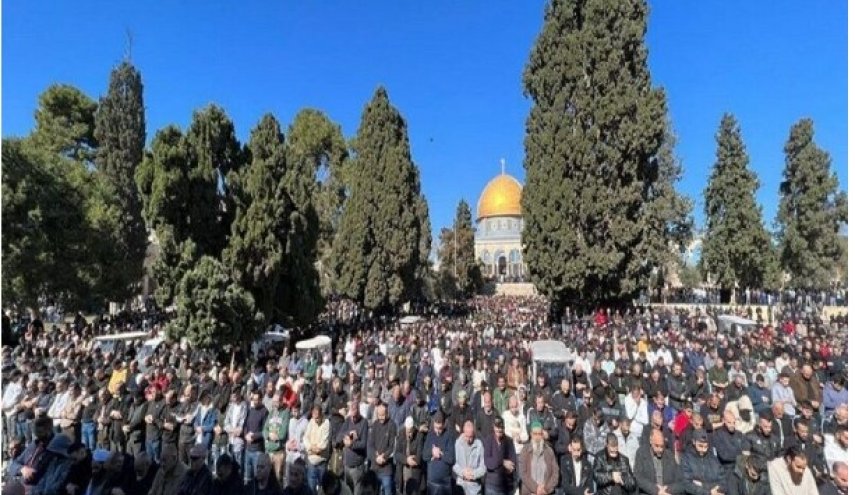 حدود ۳۰ هزار فلسطینی در مسجدالاقصی نماز جمعه اقامه کردند