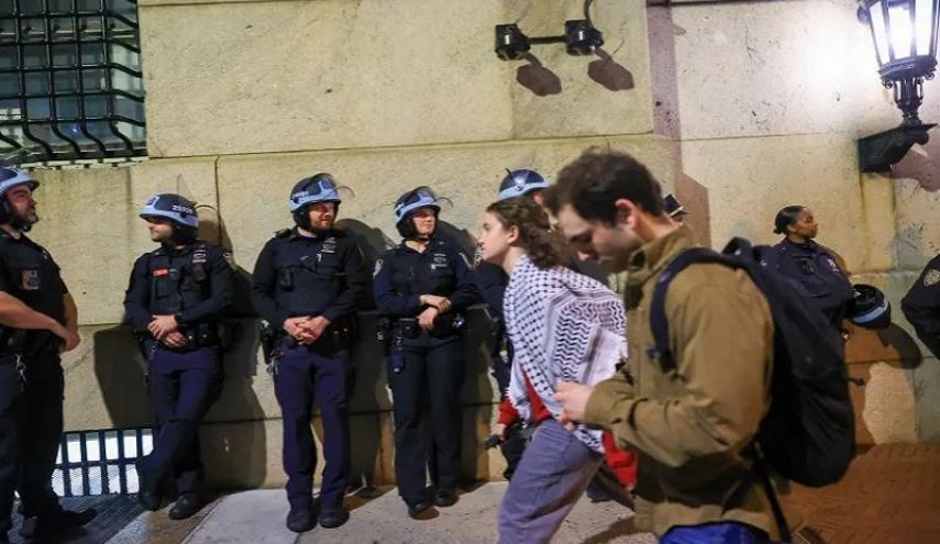 اعتقال طلاب مؤيدين لفلسطين في جامعة كولومبيا بنيويورك
