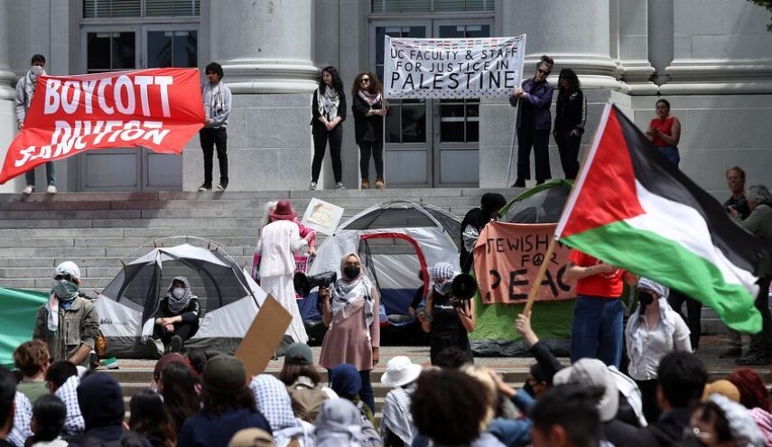 پلیس آمریکا ۹۰۰ معترض طرفدار فلسطین را در دانشگاه‌ها بازداشت کرد
