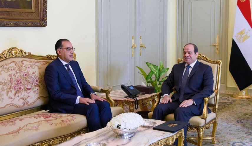 مصر.. السيسي يأمر بتشكيل حكومة جديدة 
