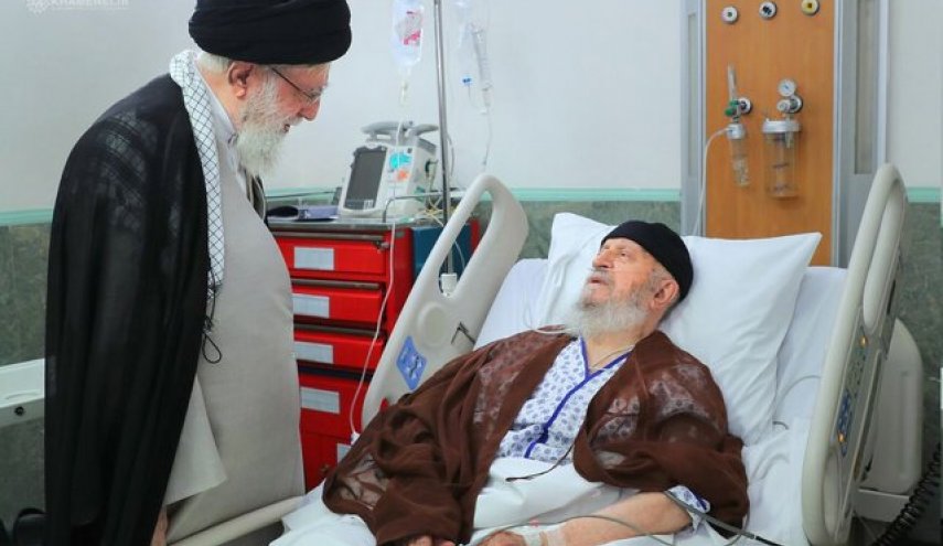 عیادت رهبر معظم انقلاب اسلامی از حضرت آیت‌الله مکارم شیرازی