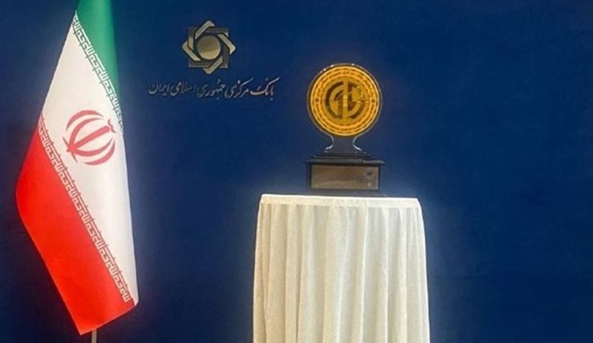 إزاحة الستار عن الريال الرقمي الإيراني بحضور محافظ البنك المركزي
