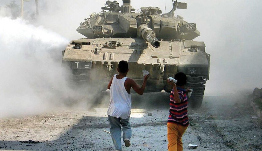 تانک اسرائیلی زن فلسطینی را در مقابل چشمان پسرش زیر گرفت!