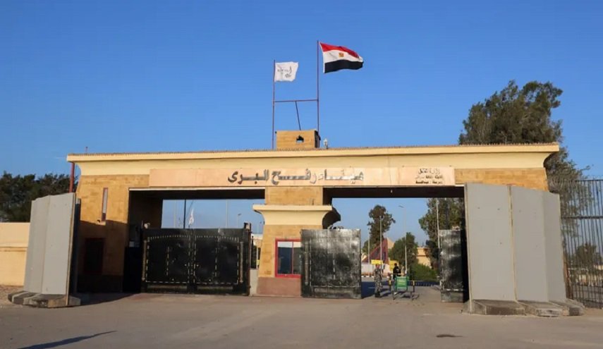 القاهرة تنفي السماح للاحتلال بنقل معبر رفح أو فتح منفذ آخر
