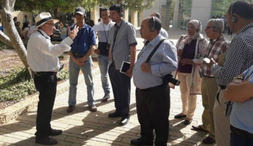 بلد عربي يقتني قمر تجسس إسرائيلي ويرسل وفدا الى كيان الاحتلال