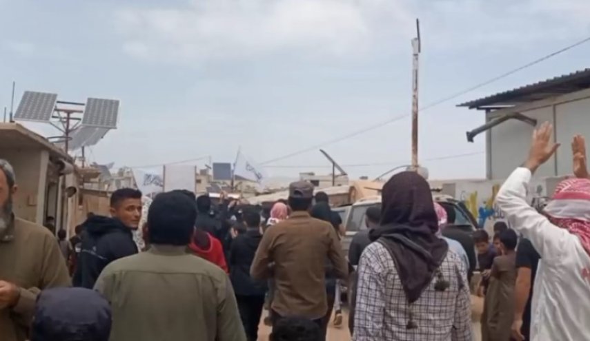 استمرار التظاهرات المطالبة بإسقاط الجولاني رغم ممارسات «النصرة» القمعية
