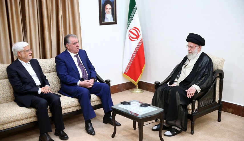تاکید امام خامنه‌ای برگسترش زبان فارسی دردیدار امامعلی رحمان

