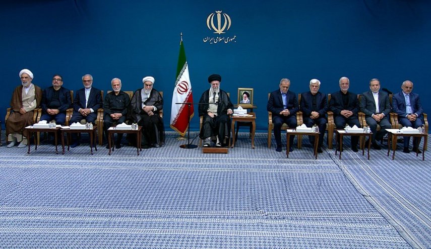 رهبر انقلاب: آقای رئیس جمهور برای انتخاب وزیران با من مشورت کردند/ حل مسئله گرانی و تورم جزو اولویت‌های فوری است
