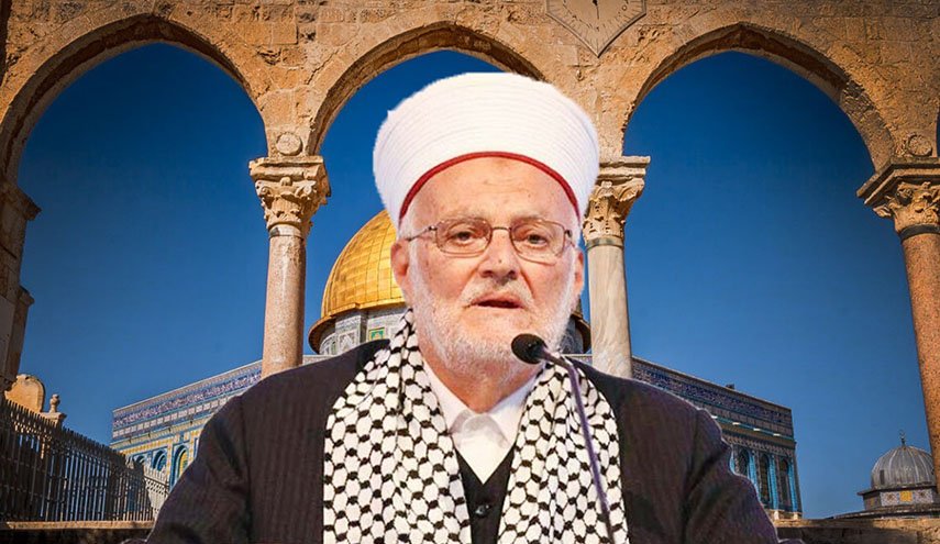 الاحتلال يقتحم منزل خطيب المسجد الأقصى ويستدعيه للتحقيق