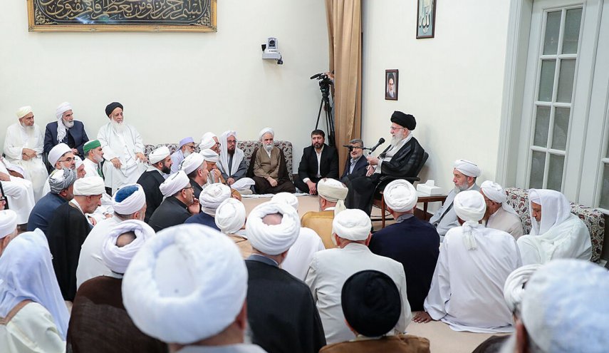 جمعی از علما و بزرگان اهل سنت با رهبر انقلاب دیدار کردند