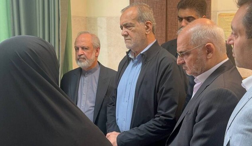 عیادت پزشکیان از تعدادی از مجروحان حمله تروریستی در لبنان

