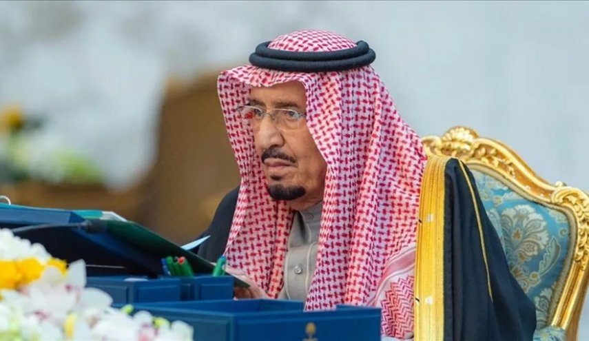  نقل الملك سلمان إلى المستشفى
