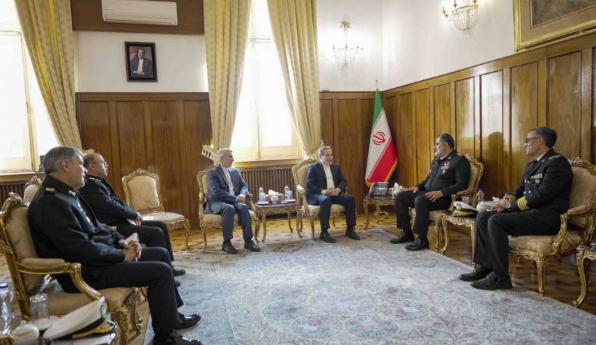 دیدار عراقچی با فرمانده نیروی دریایی ارتش
