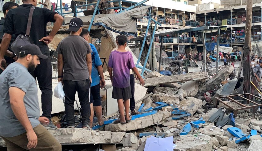 استشهاد7 فلسطينيين وإصابة آخرين بقصف الاحتلال لمدرسة في غزة