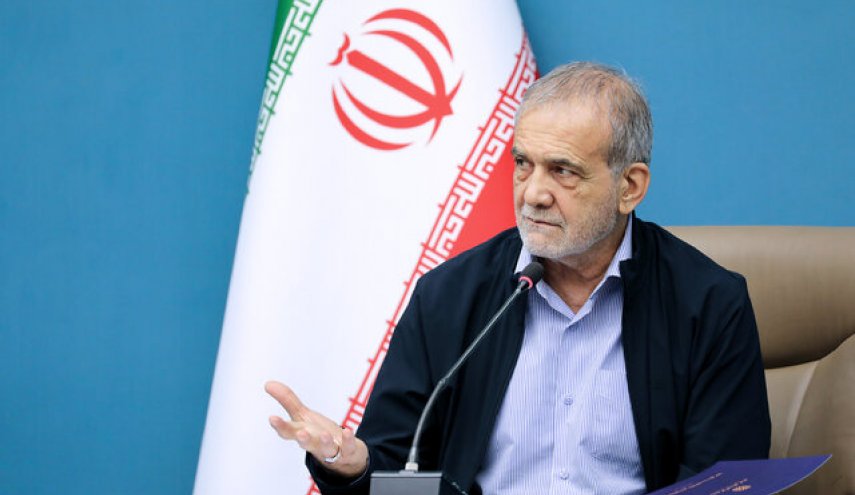پزشکیان: دیپلماسی فعالی در گروه دی ۸ داریم