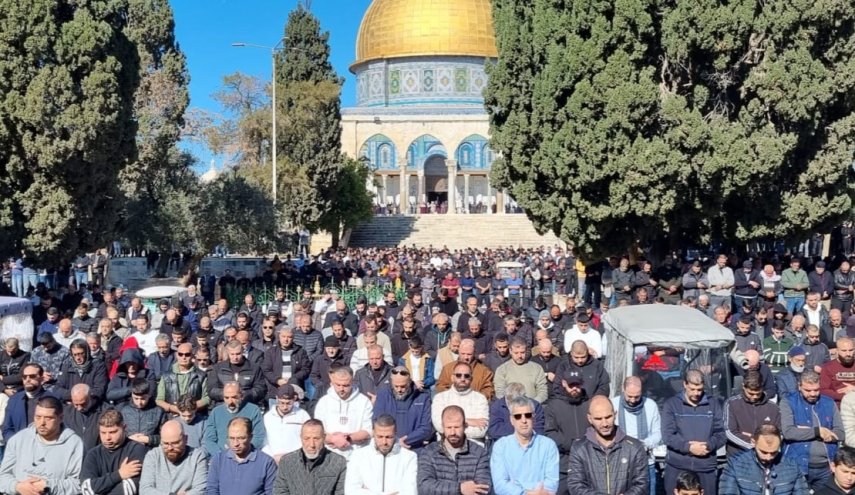 80 ألف مصل يؤدون الجمعة الثالثة من شهر رمضان بالأقصى