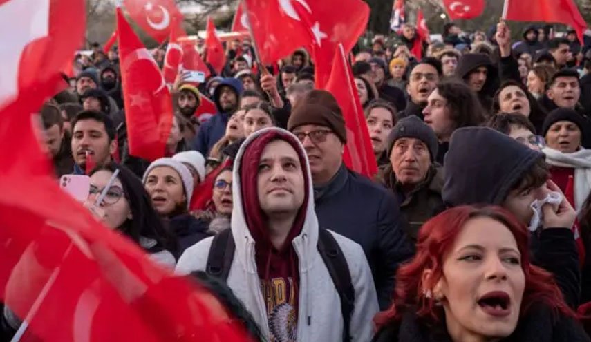 شهرداری استانبول به دست معترضان اردوغان افتاد