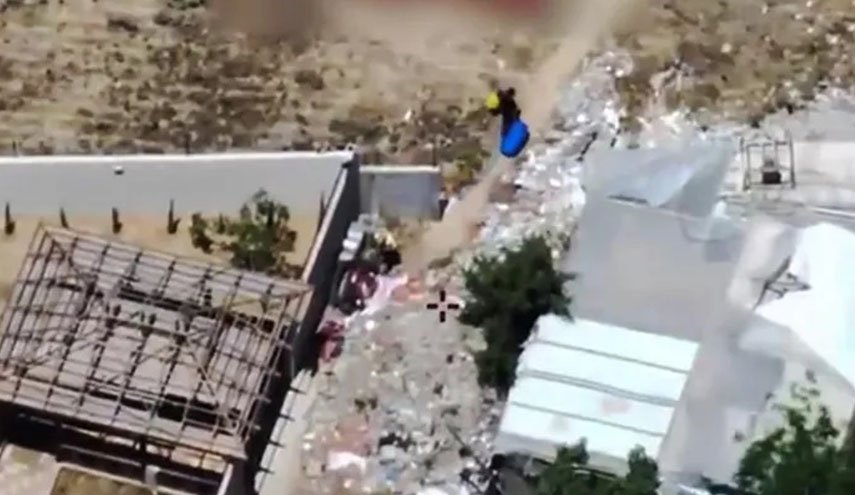 لحظة استهداف الاحتلال طفلين بغزة + فيديو