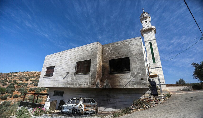 وزير حرب الاحتلال: المستوطن الذي يحرق منزلا فلسطينيا ليس إرهابيا