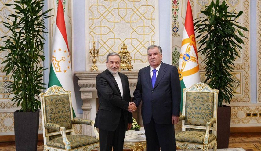 وزير الخارجية الإيراني يلتقي الرئيس الطاجيكي في 