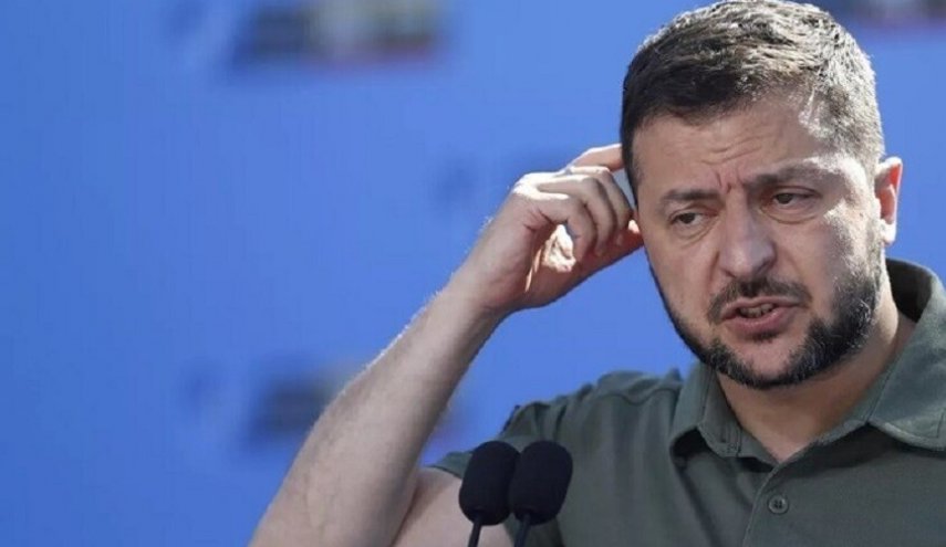زيلينسكي يقيل اثنين من كبار المسؤولين على خلفية الفساد في شراء المسيرات