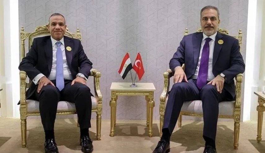 تأکید مصر و ترکیه بر ضرورت توافق برای توقف سیاست گرسنگی در غزه
