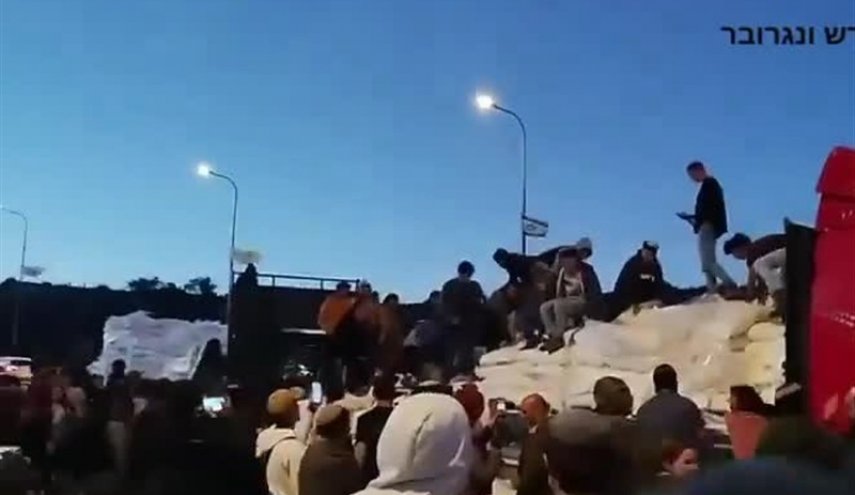 صهیونیست‌ها مسیر کامیون‌های حامل آرد به نوار غزه را بستند