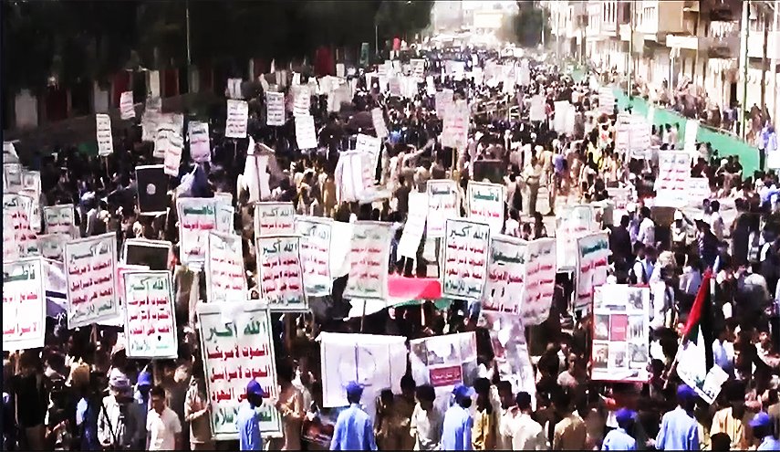 مسيرة طلابية حاشدة بصنعاء تنديدا بإبادة وتجويع أبناء غزة
