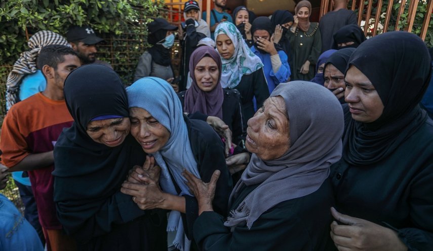 استشهاد أسرة فلسطينية كاملة في قصف الاحتلال للنازحين بغزة
