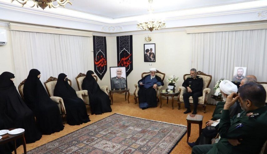 دیدار حجت‌الاسلام گلپایگانی و سرلشکر موسوی با خانواده‌های شهدای اقتدار
