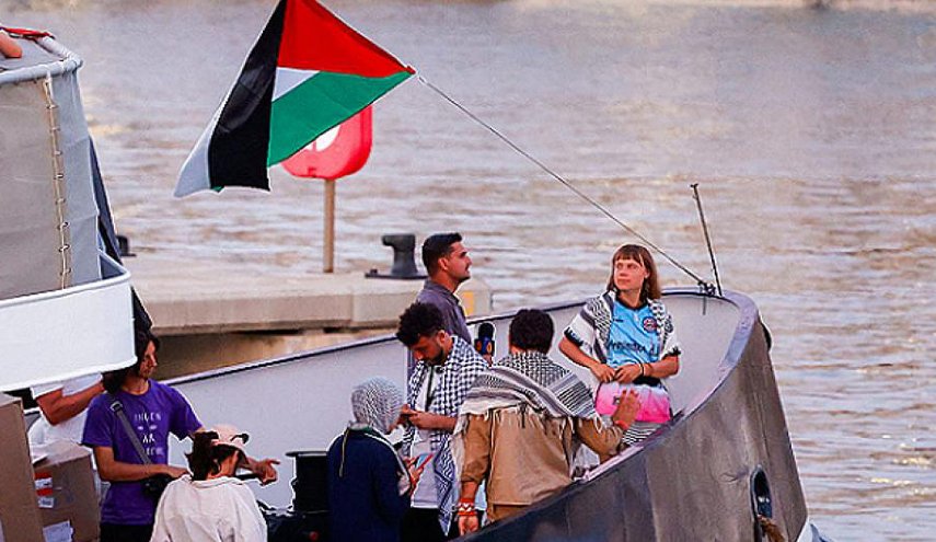 الاحتلال يُرغم ناشطة إسبانية على الاقرار بإيذائها سجّانة لقبول ترحيلها
