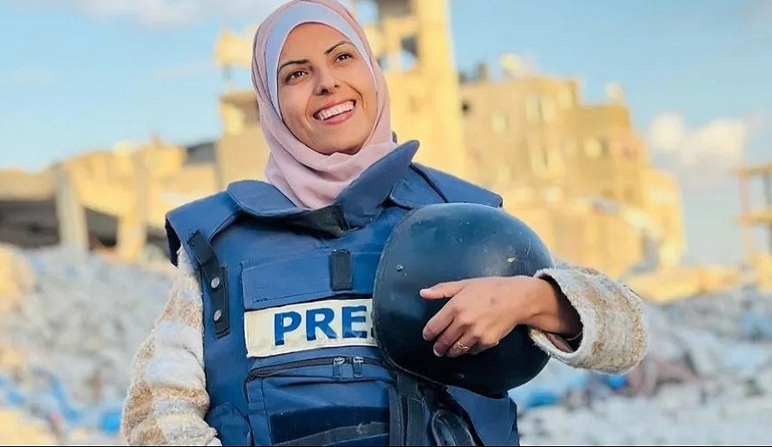 شهيدة فلسطينية تفوز بجائزة أفضل صحفية لعام 2025

