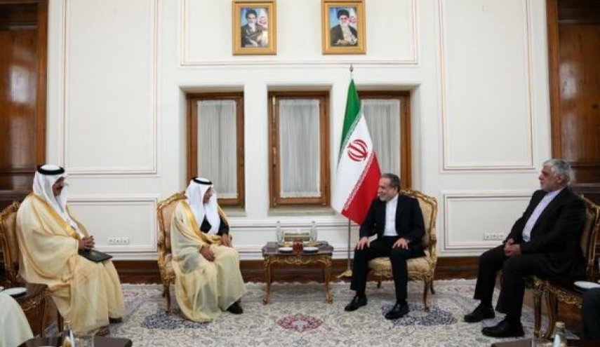 گفتگوی معاون سیاسی وزیرخارجه عربستان و عراقچی برای گسترش روابط دوجانبه