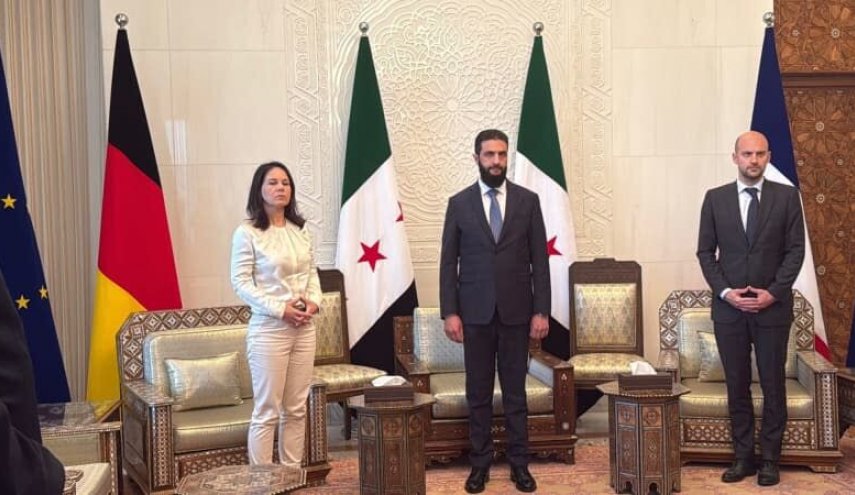 الجولانی با مکرون در مورد اوضاع داخلی سوریه گفت و گو کرد