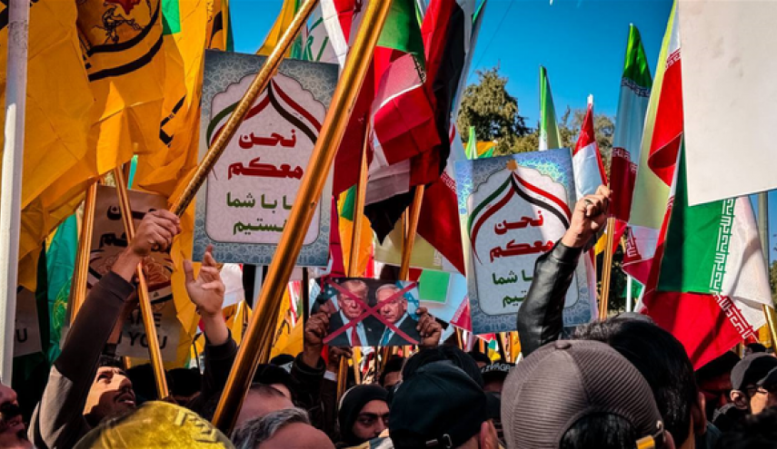 تجمع عراقی‌ها مقابل سفارت ایران در بغداد +فیلم
