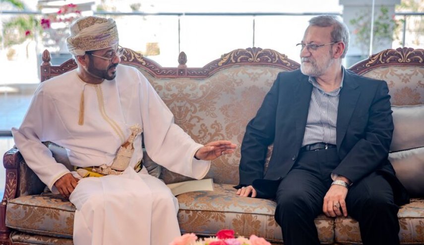 علی لاریجانی با وزیر خارجه عمان در مسقط دیدار و گفتگو کرد