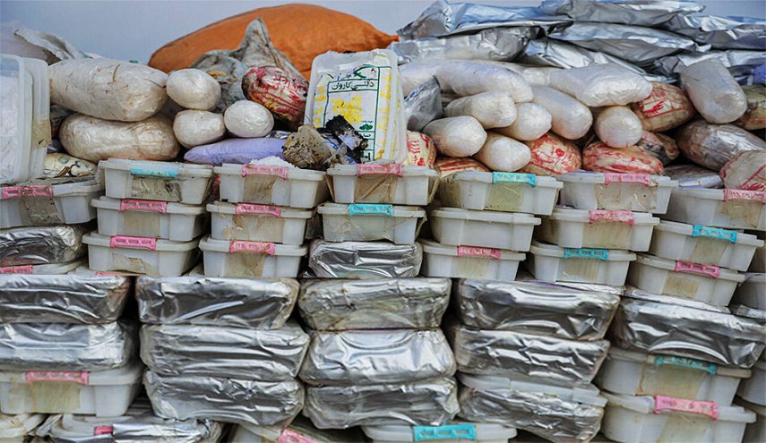 ضبط أكثر من طن من المخدرات باشتباك الشرطة مع مسلحين بمحافظة كرمان