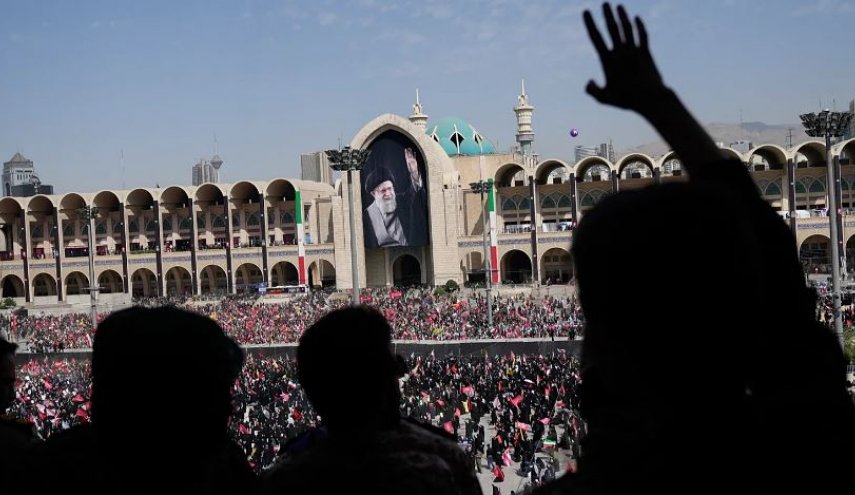 گاردین: تشییع رهبر شهید ایران نمایش مقاومت و مطالبه انتقام است