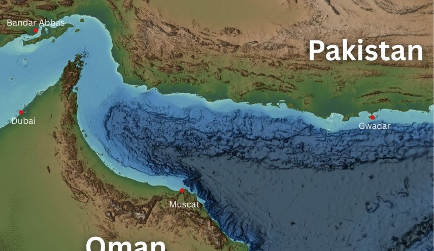 نهاد دریایی انگلیس از اصابت پرتابه به یک نفتکش در سواحل عمان خبر داد