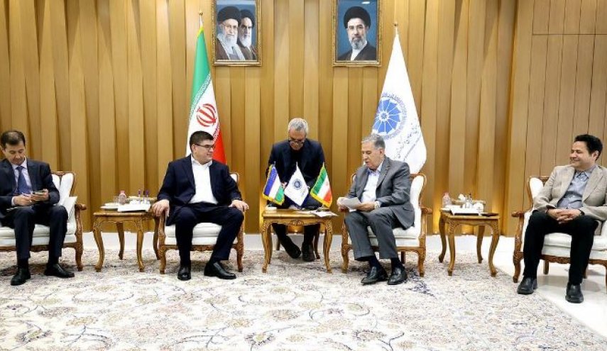 کاهش تعرفه ترانزیت کامیون‌های ازبکستان برای عبور از ایران