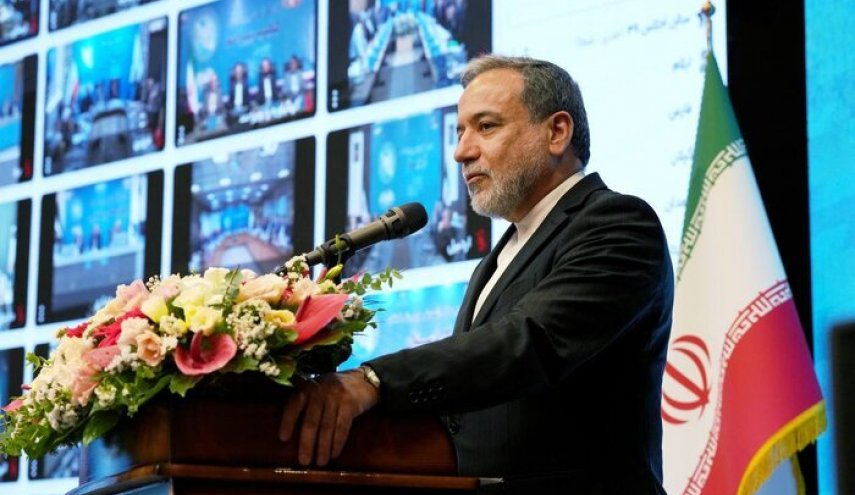 تجلیل وزیر امور خارجه از معلمان و دانش‌آموزان شهید