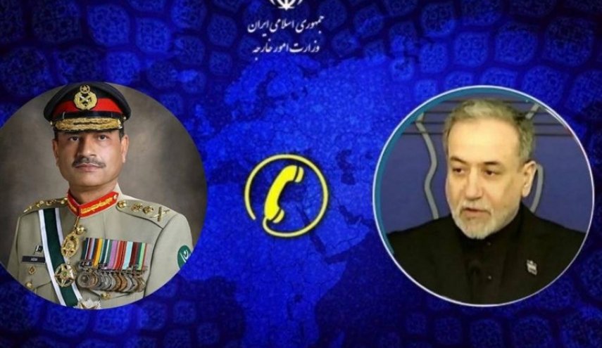 اتصال هاتفي بين وزير الخارجية الإيراني وقائد الجيش الباكستاني
