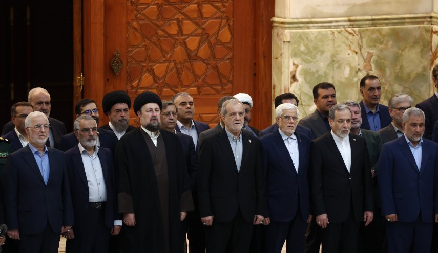 تجدید میثاق رئیس جمهور و اعضای هئیت دولت با آرمان‌های امام راحل +عکس 