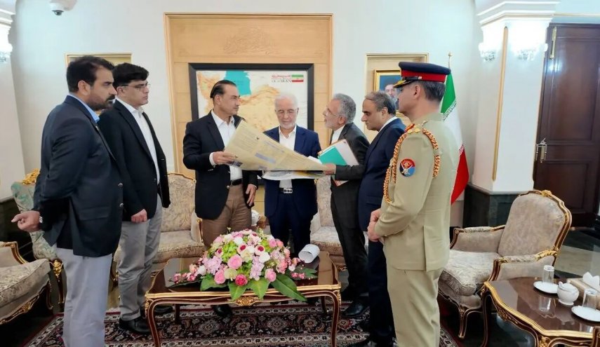 با بدرقه وزیر کشور فرمانده ارتش و وزیر کشور پاکستان تهران را ترک کردند
