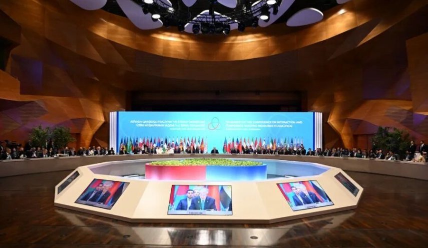 ايران و12 دولة تغادر قاعة قمة سيكا عند بدء كلمة الرئيس الصهيوني
