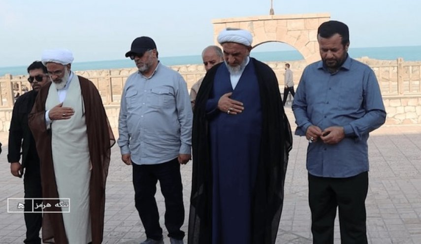 ممثل قائد الثورة ينقل تحياته للمقاتلين المرابطين في مضيق هرمز
