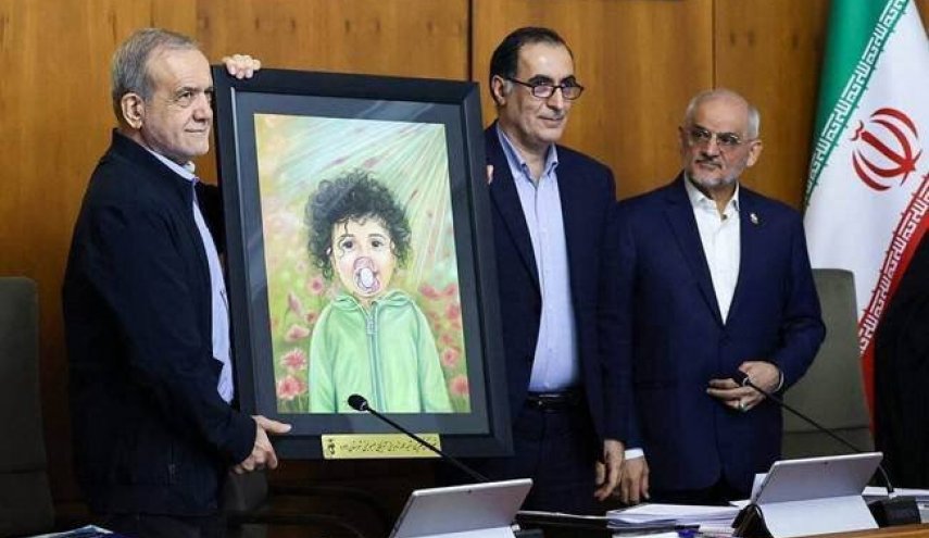 ما قصة الصورة التي أُهديت إلى بزشكيان خلال اجتماع مجلس الوزراء اليوم؟